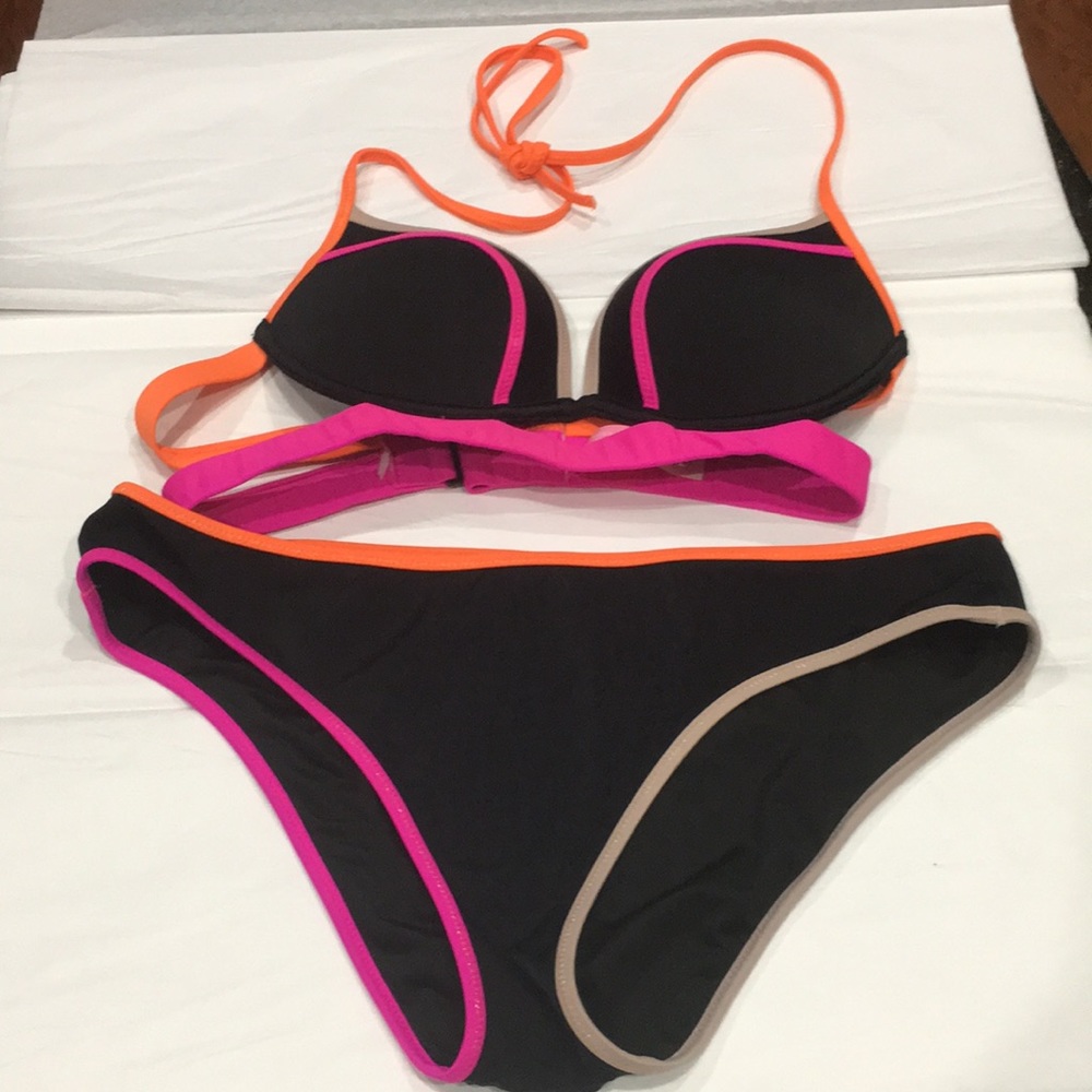 The hottie halter bikini top 34B & hipster bottom